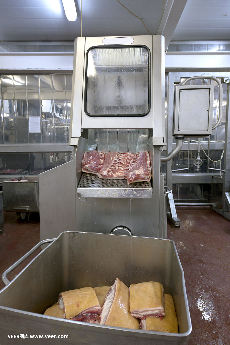 食品工廠的生產(chǎn)線。肉類產(chǎn)品的準(zhǔn)備。
